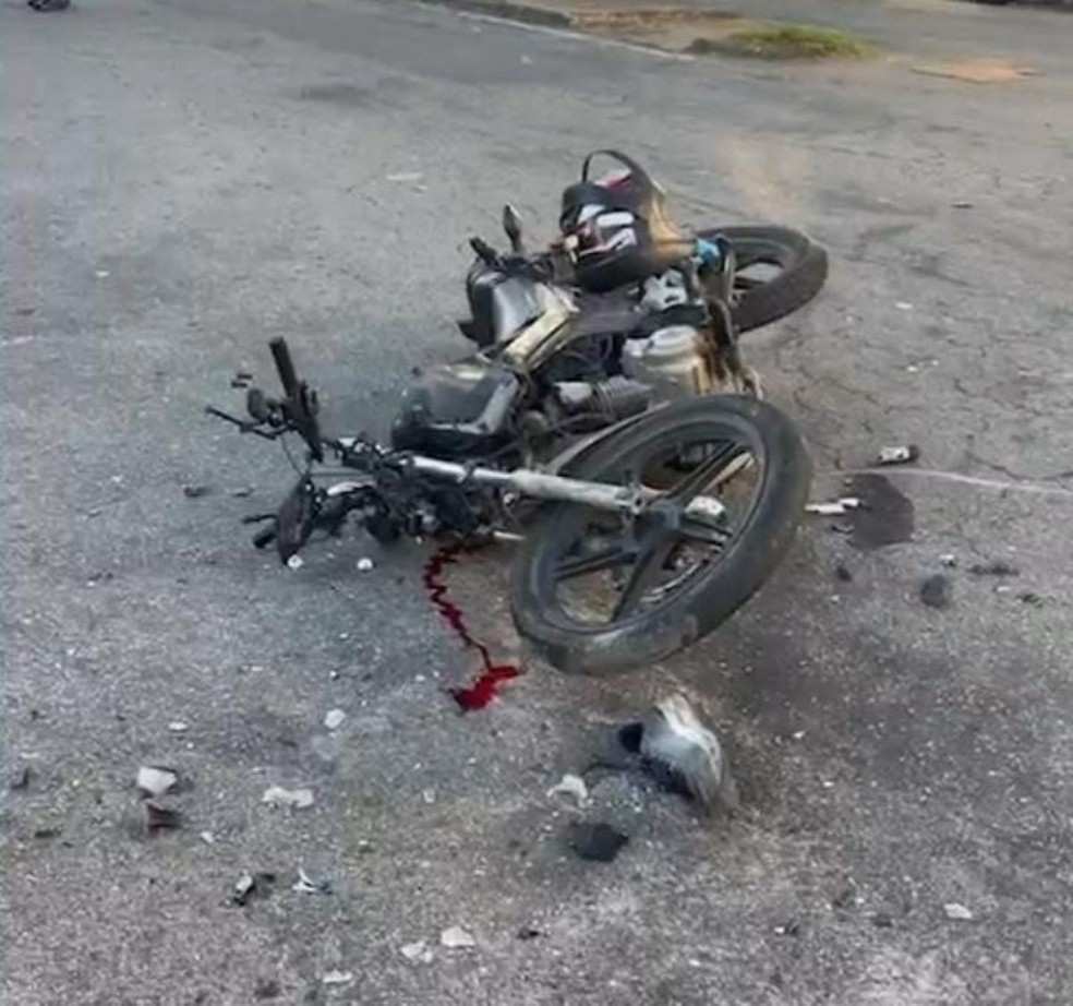Motociclista fica gravemente ferido após acidente com van em Divinópolis