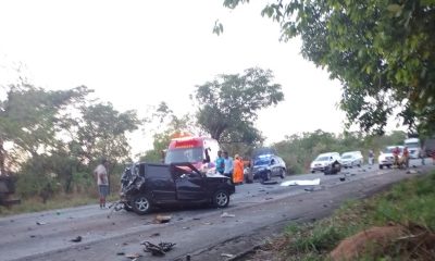 Três adultos e um bebê ficam feridos em acidente entre carro e caminhão, em  Itumbiara