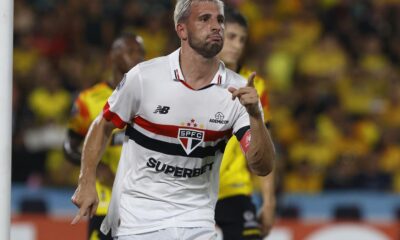 sao-paulo-derrota-barcelona-pela-libertadores-na-estreia-de-zubeldia