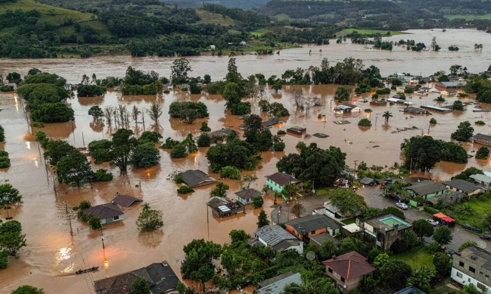 saude-envia-profissionais,-medicamentos-e-insumos-ao-rs