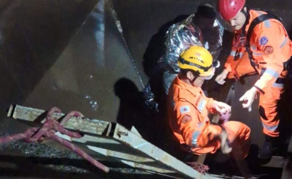 Homem é resgatado de fosso de 8 metros de profundidade em Capitólio