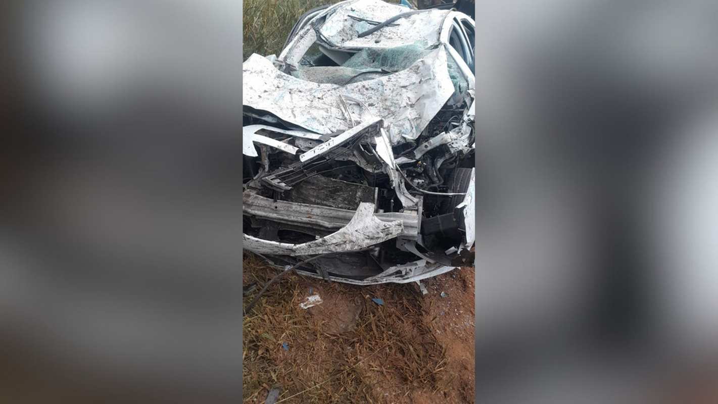 Acidente entre carro e caminhão na MG-050, em Formiga — Foto: Redes sociais