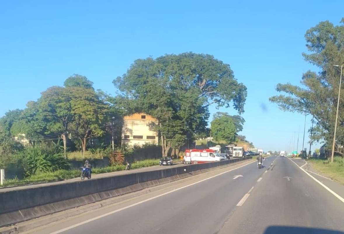Acidente entre moto e carro na MG-050, em Divinópolis — Foto: Reprodução/Redes sociais