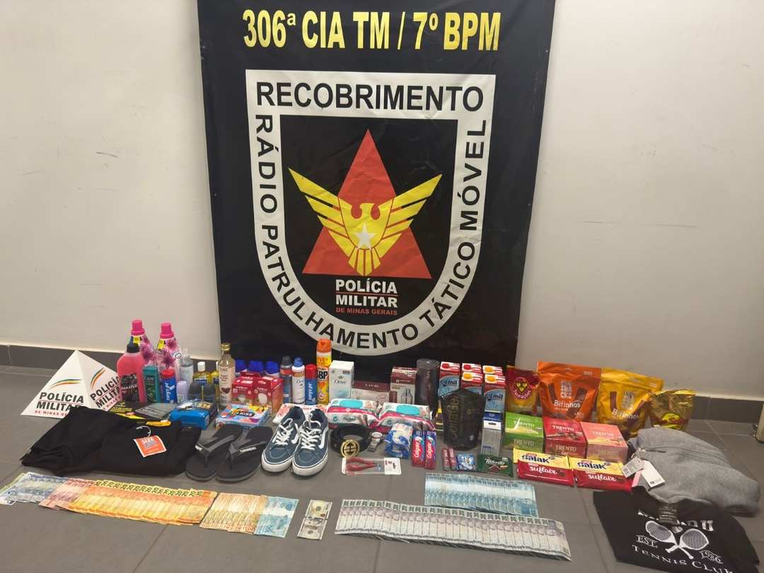 Cédulas falsas apreendidas junto com 4 suspeitos em Bom Despacho — Foto: Polícia Militar/ Divulgação