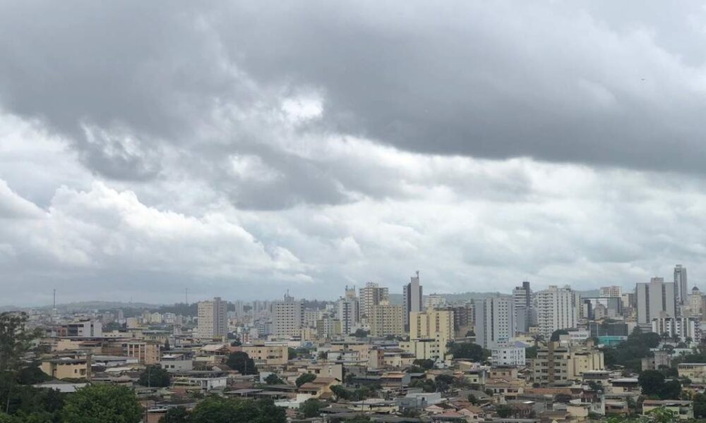 Céu nublado em Divinópolis — Foto: Anna Lúcia Silva/g1