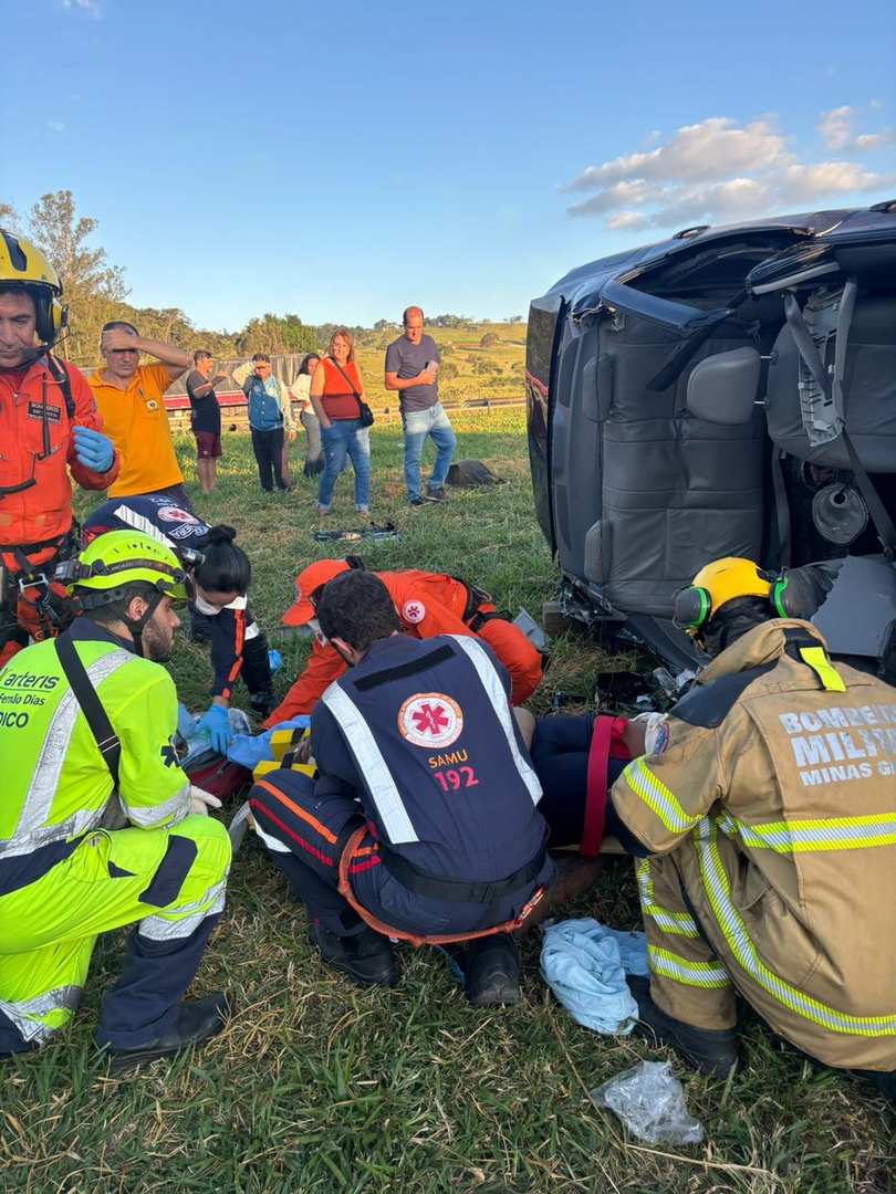 Cinco pessoas ficaram feridas e uma morreu — Foto: Corpo de Bombeiros/Divulgação