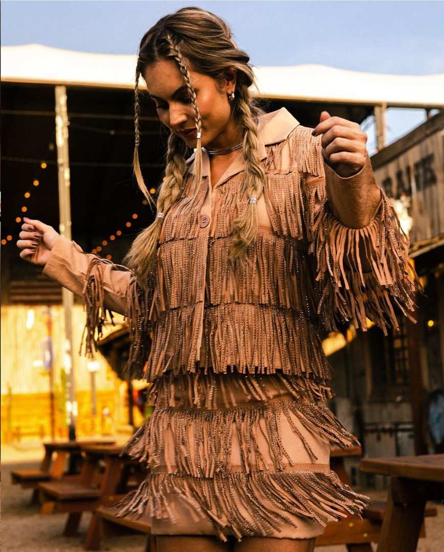 Franjas e tons terrosos estão entre as opções para os looks da Divinaexpo — Foto: Aurita/Divulgação