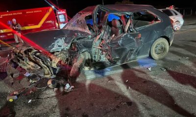 Homem morre em colisão entre dois carros na MG-050, em Pimenta
