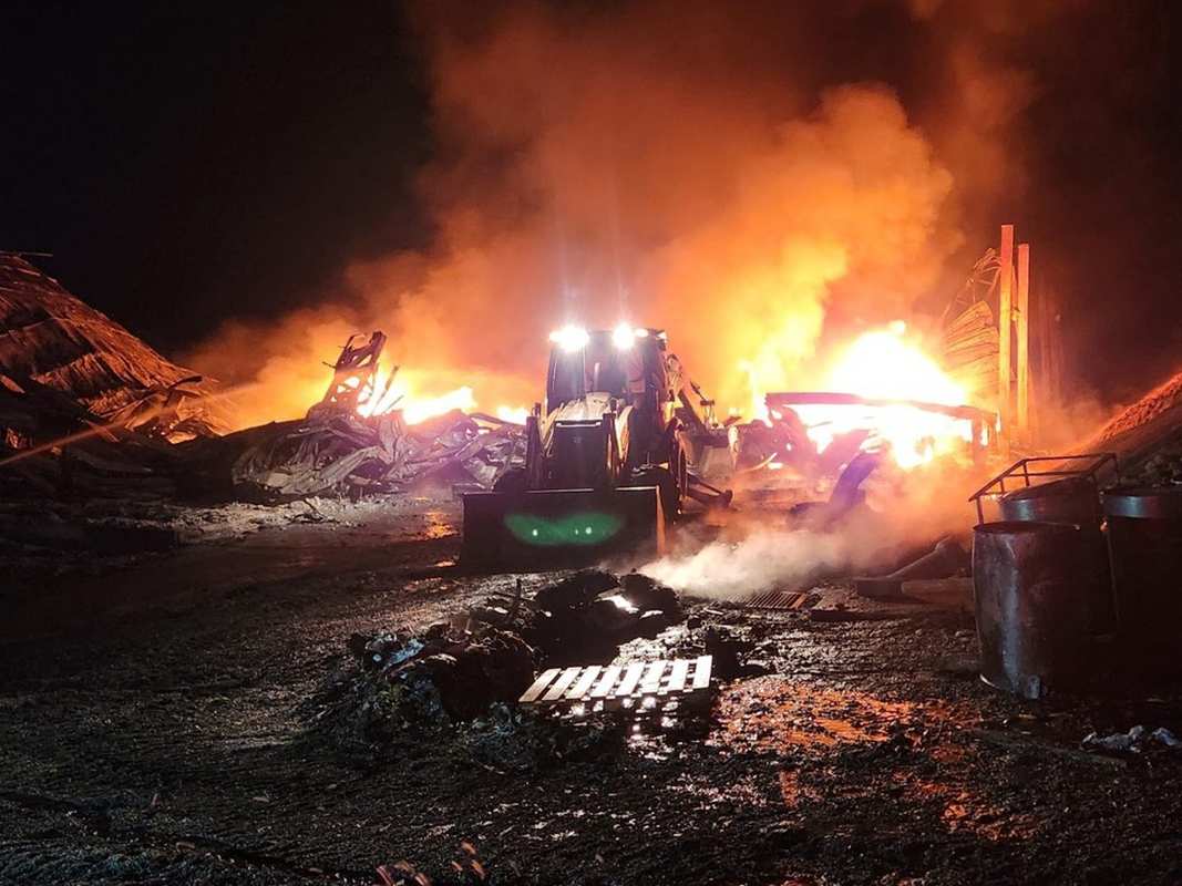 Incêndio em edificação industrial em Itapecerica — Foto: Corpo de Bombeiros/Divulgação