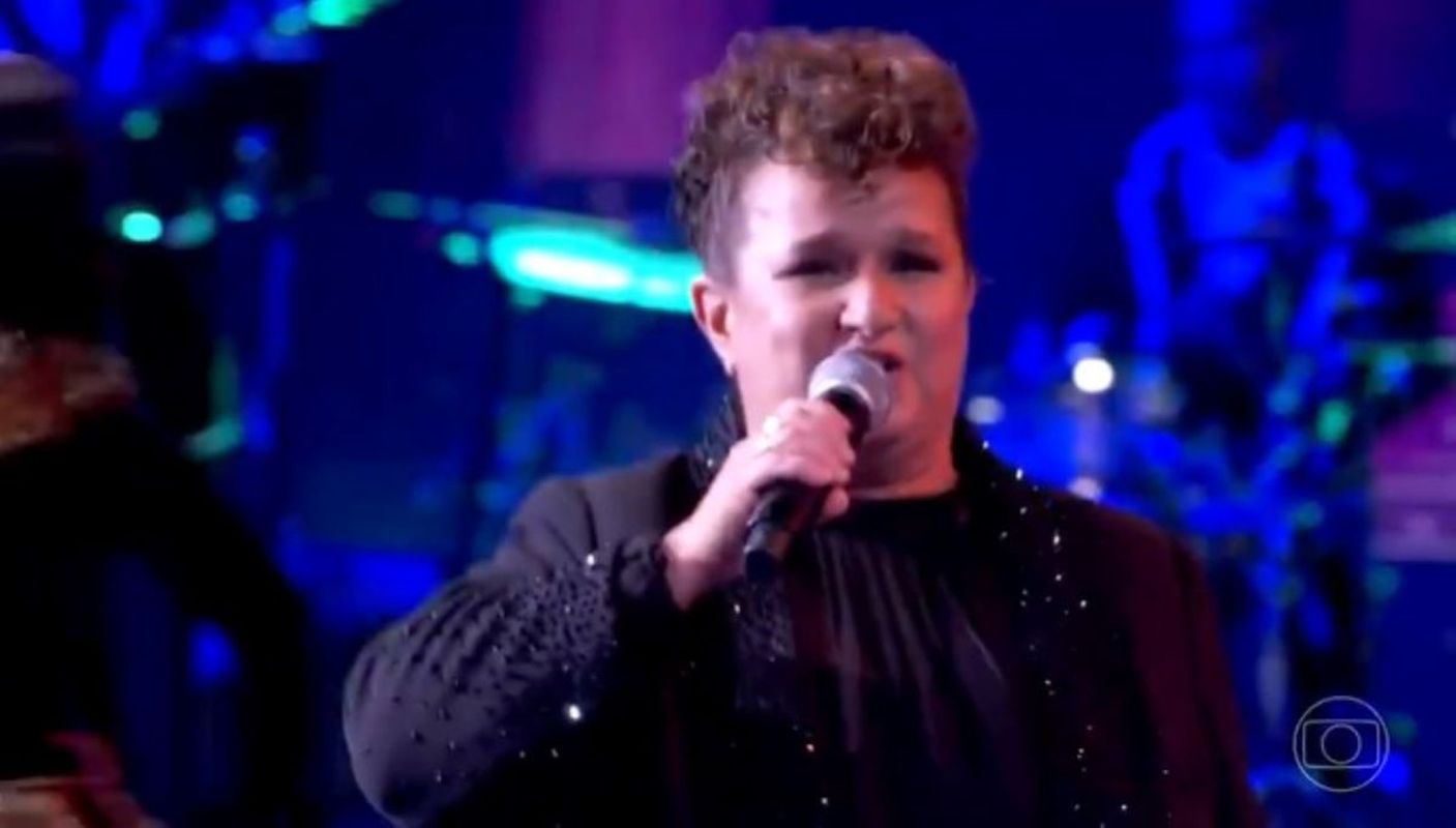 Janeth Silva cantou música de Simone Mendes durante apresentação — Foto: Reprodução/TV Globo