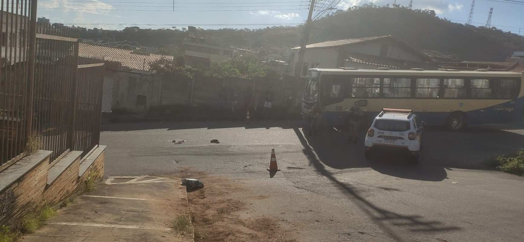 Morre ciclista que bateu em ônibus no bairro Maria Helena no domingo (11) — Foto: Consórcio TransOeste/Divulgação