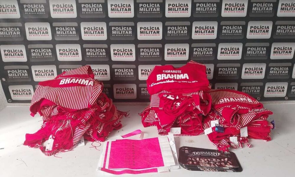 Mulher é presa por vender ingresso e a abadar falsos — Foto: Polícia Militar/Divulgação