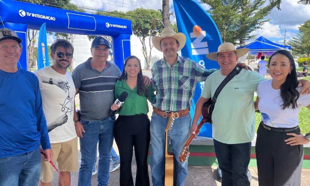 Música ao vivo no 'Integração no Bairro' na Praça da Bíblia