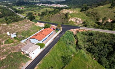 NOVA SERRANA ENTREGA A ESTRADA FERNANDO JACINTO DE FARIA NA ESTAÇÃO DO CERCADO - Créditos: Prefeitura de Nova Serrana/Divulgação