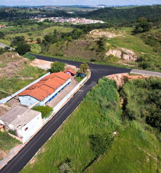 NOVA SERRANA ENTREGA A ESTRADA FERNANDO JACINTO DE FARIA NA ESTAÇÃO DO CERCADO - Créditos: Prefeitura de Nova Serrana/Divulgação