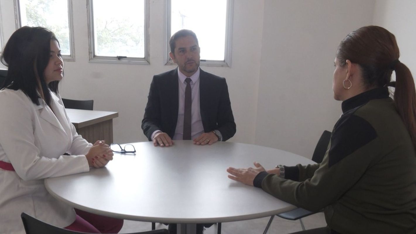 O Departamento de Assistência Jurídica da Faculdade Anhanguera atende pessoas que não têm como pagar por um advogado — Foto: TV Integração/Reprodução