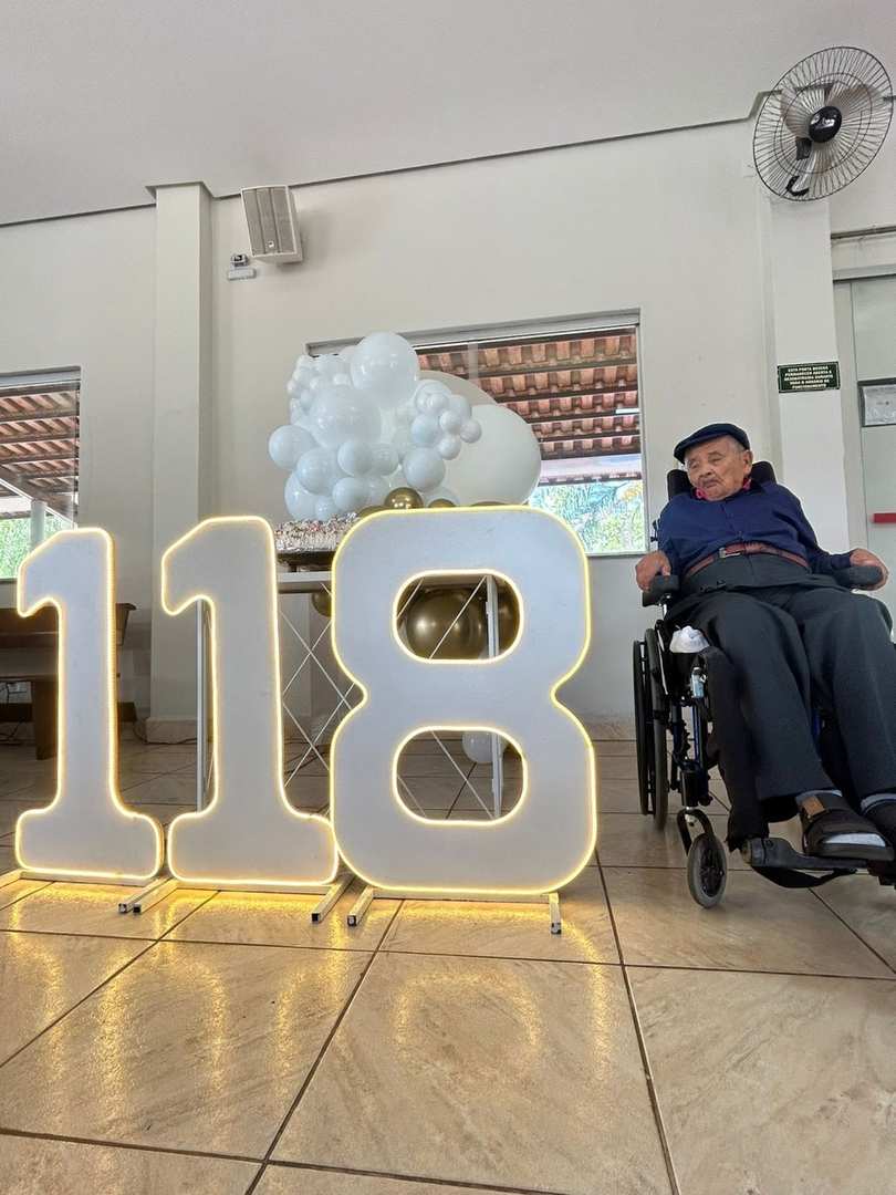 Levino da Costa de Jesus completou 118 anos nesta terça-feira (6) em Pará de Minas — Foto: Marisa Melo/Divulgação