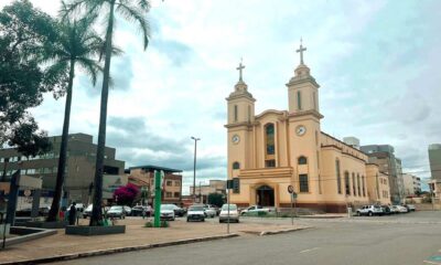 Praça da Catedral em Divinópolis — Foto: Anna Lúcia Silva/g1