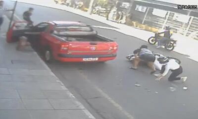 Caminhonete atropela idosas após bater em moto no Centro de Nova Serrana - Fonte: Portal VH News