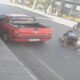 Caminhonete atropela idosas após bater em moto no Centro de Nova Serrana - Fonte: Portal VH News