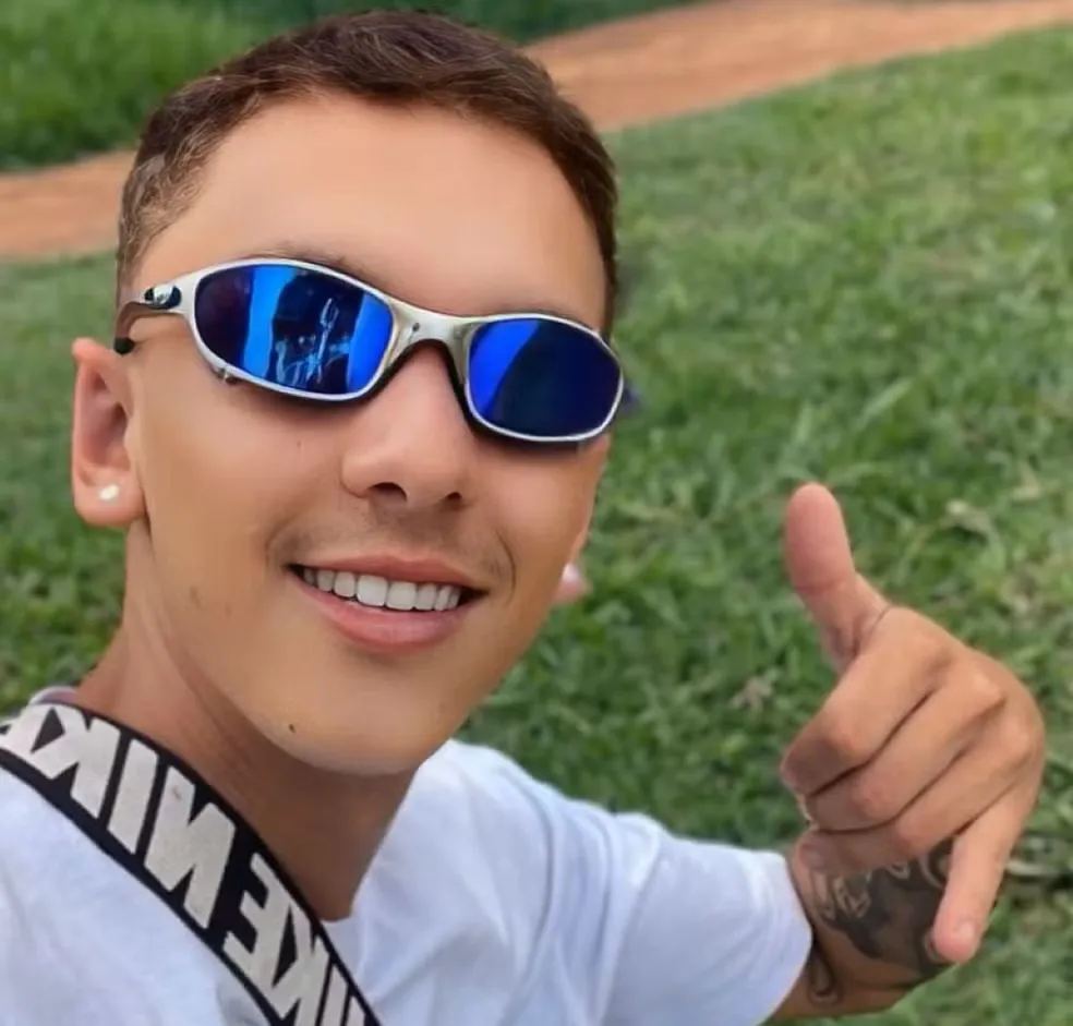 1 de 1 Influenciador digital Marlon Silva, o Marlin Bolado, de 27 anos, morreu em um acidente na MG-050, entre Divinópolis e Carmo do Cajuru — Foto: Reprodução/Instagram