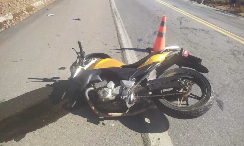 1 de 1 Motociclista foi socorrido em estado grave após acidente — Foto: PRF/Divulgação