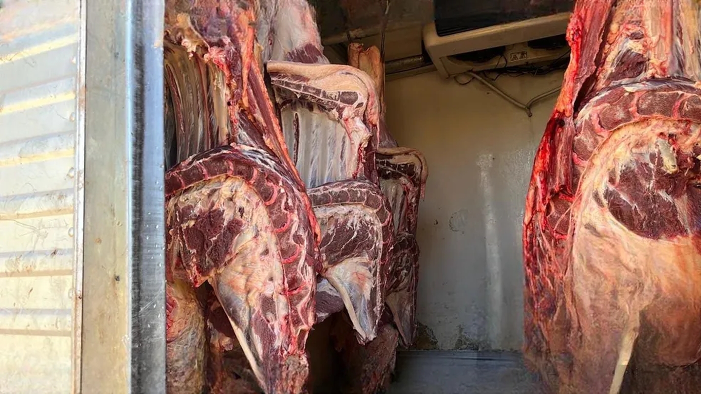1 de 2 700kg de carnes foram apreendidas segundo a polícia — Foto: PMMA/Divulgação