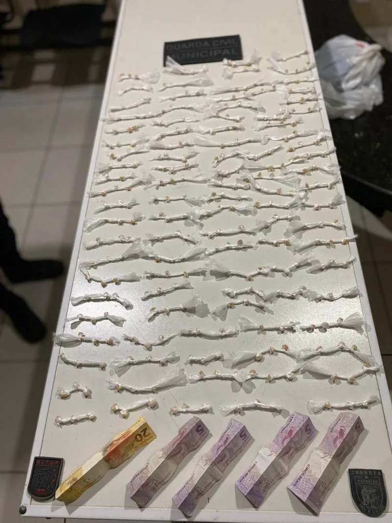 Dupla é presa por tráfico de drogas após tentativa de fuga em Nova Serrana - Fonte: PortalVHNews