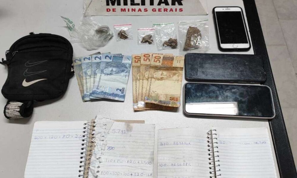 Após denúncia anônima, Policia Militar prende dois suspeitos por tráfico de drogas na BR-262 - Foto: Rádio Santa Cruz FM