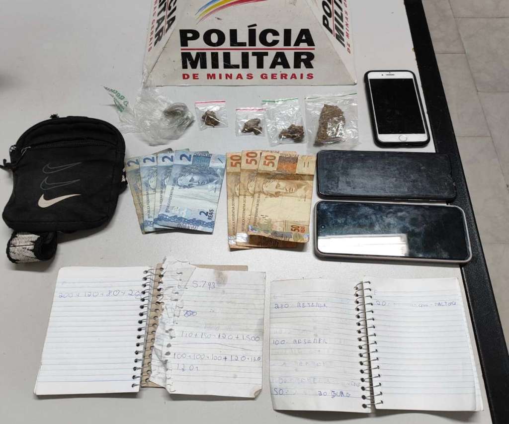 Após denúncia anônima, Policia Militar prende dois suspeitos por tráfico de drogas na BR-262 - Foto: Rádio Santa Cruz FM