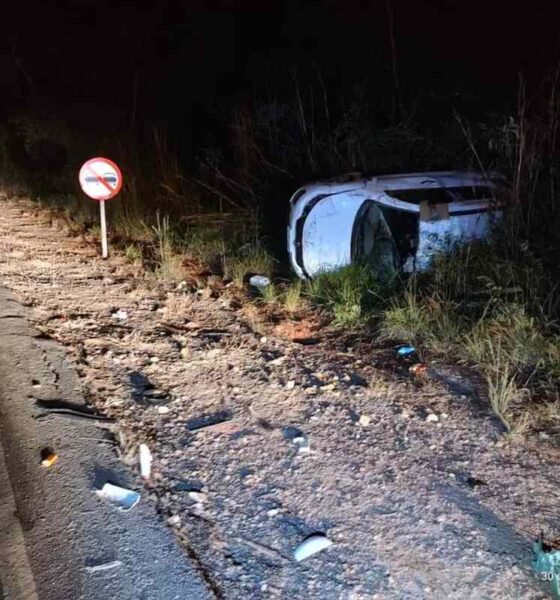Motorista fica ferido após capotamento na MG-260 em Itapecerica - Fonte: PortalVHNews