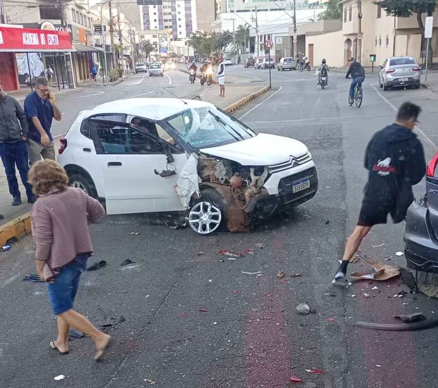 > 333 E.G. Acidente 333 Acidente p.m sociais.jpg - Foto: Divulgação/@viuitauna