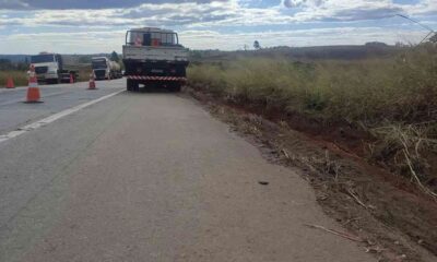 Funcionário de terceirizada morre enquanto trabalhava na BR-262, em Córrego Danta — Foto: PRF/Divulgação