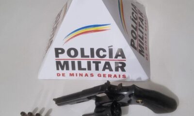 Homem foge após bater em carro estacionado e é preso com arma e sinais de embriaguez em Pimenta — Foto: Polícia Militar/ Divulgação