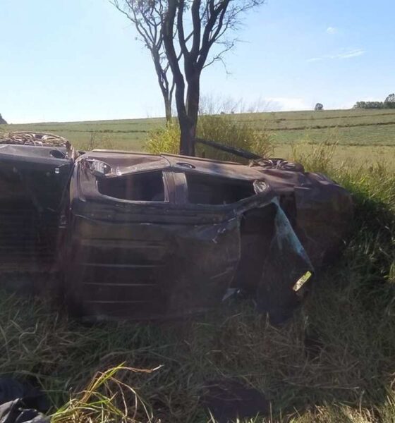 Homem morre arremessado do carro em acidente em Luz no centro-oeste — Foto: PRF/ divulgações