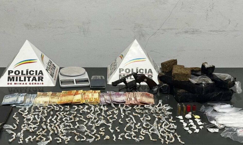 Material apreendido pela PM após operação em Papagaios — Foto: PM/Divulgação