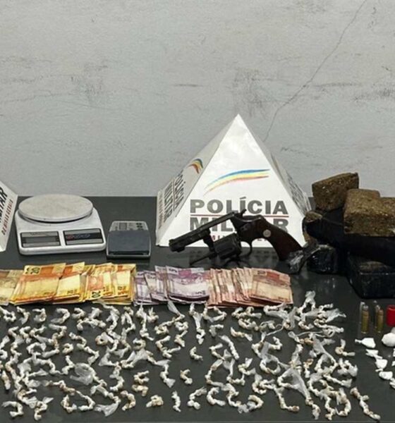 Material apreendido pela PM após operação em Papagaios — Foto: PM/Divulgação