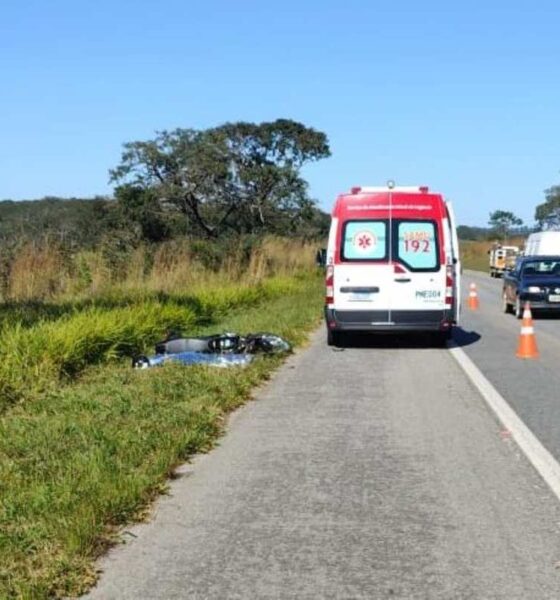 Motociclista morre em acidente envolvendo uma camionete em Divinópolis — Foto: SAMU/Divulgação