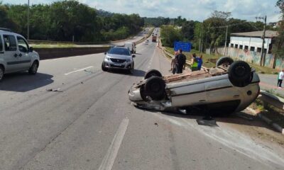 Primeiro acidente envolveu dois veículos — Foto: PMRv/Divulgação