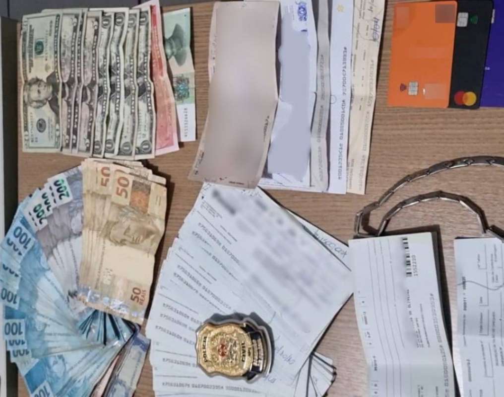 Quadrilha de agiotagem: relógios de luxo e R$32 milhões foram apreendidos — Foto: Polícia Civil/ Divulgação