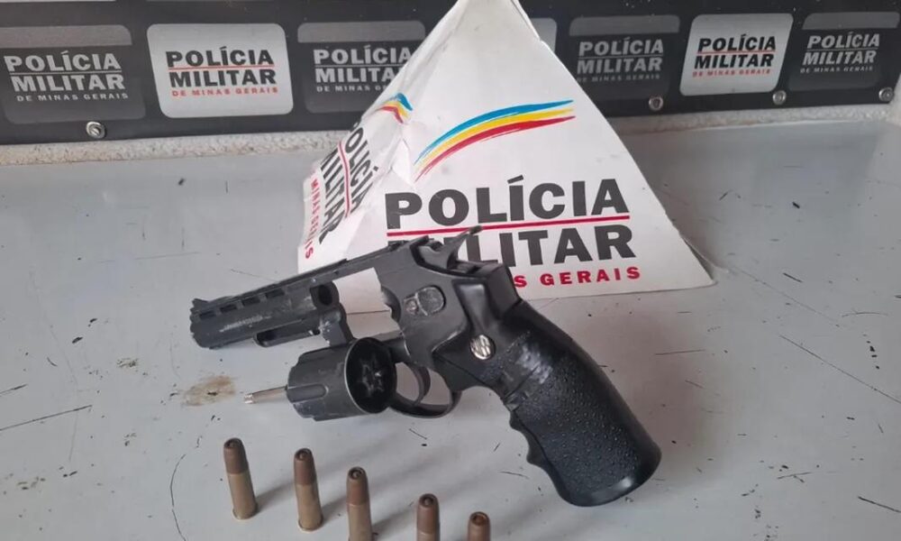 Homem foragido é preso após agredir esposa e filha — Foto: Polícia Militar/ Divulgação