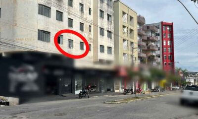 Janela de onde mulher pulou para fugir das agressões do marido — Foto: Priscila Mendes/TV Integração