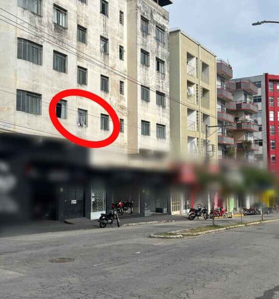 Janela de onde mulher pulou para fugir das agressões do marido — Foto: Priscila Mendes/TV Integração