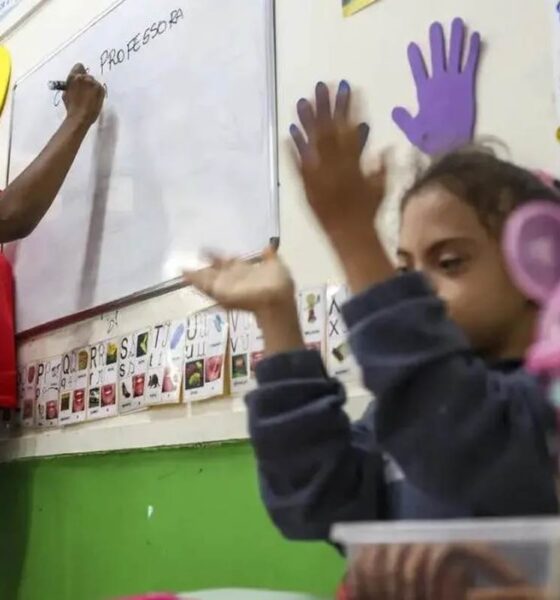 Prefeitura de Nova Serrana empossa novos profissionais para rede municipal de ensino - Fonte: PortalVHNews