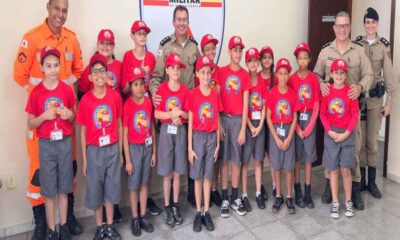 19ª Cia PM Ind recebe participantes dos projetos Bombeiro Sênior e Bombeiro Mirim - Foto: Rádio Santa Cruz FM