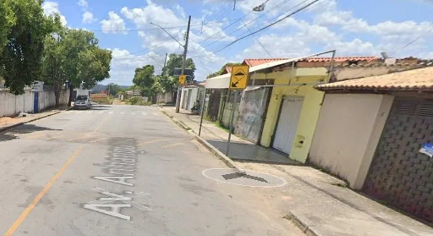 Homem foi morto na Avenida Anhanguera, no Bairro Candidés, em Divinópolis — Foto: Google Maps/Reprodução