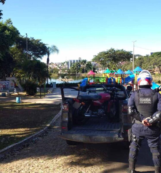 Motocicleta irregular é removida do Parque do Bariri - Foto: Rádio Santa Cruz FM