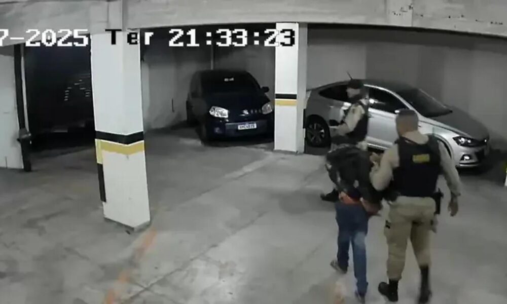 Policiais prendem suspeito de furto em Divinópolis — Foto: Reprodução câmera de monitoramento